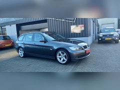 BMW 3-serie Touring - 320i Business Line Vele opties Panorama/Navie