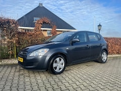 Kia Cee'd - 1.4 X-pect 104PK 5drs Airco Radio/CD/MP3 Stuurbediening Nieuwe APK Dealer onderhouden met