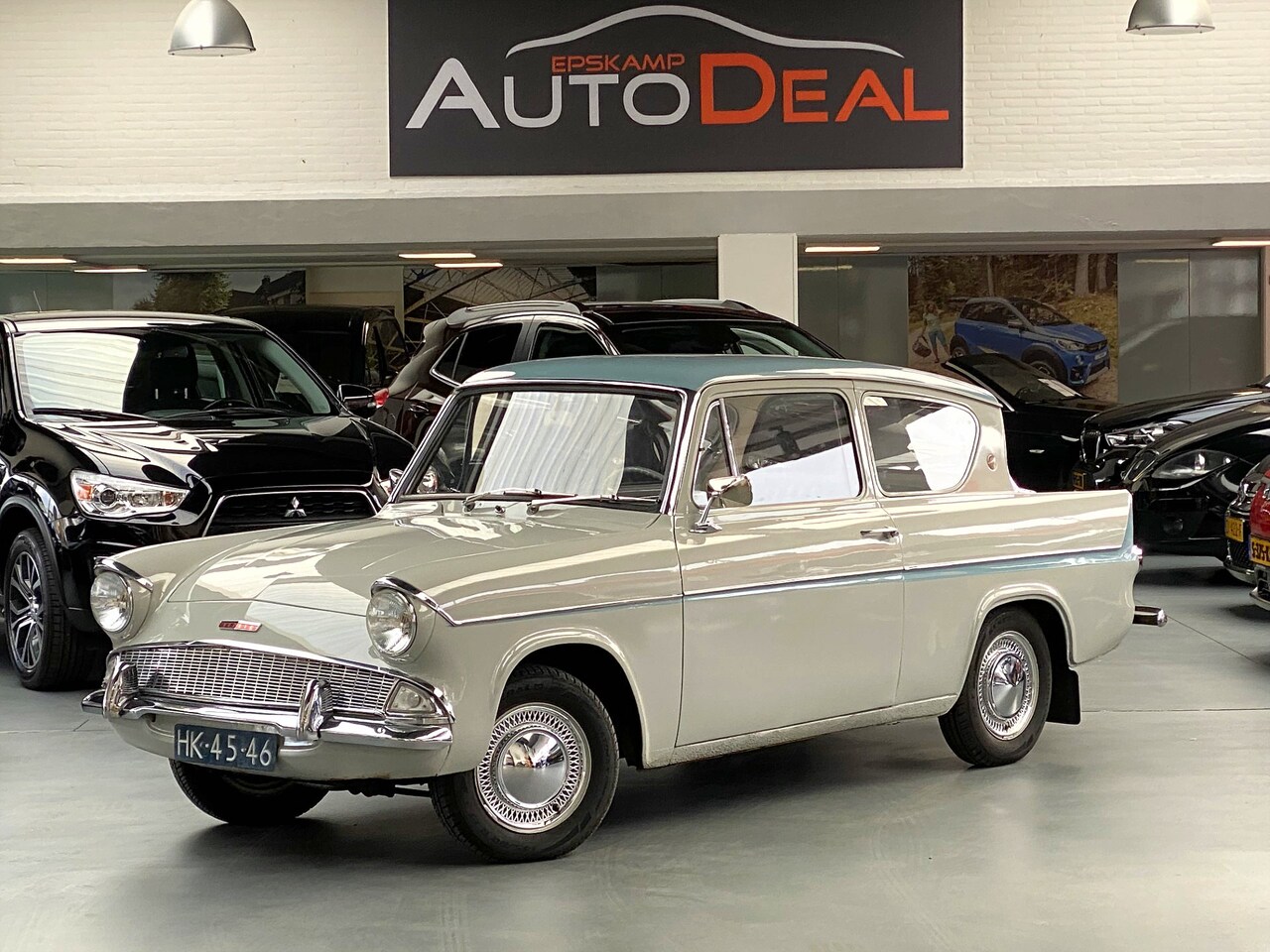 ford-anglia-de-luxe.jpg
