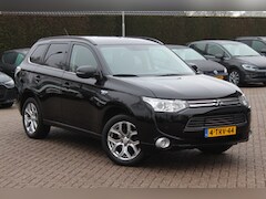 Mitsubishi Outlander - 2.0 PHEV Executive Edition / Trekhaak / Camera / Navigatie / Keyless entry / DAB / Cruise