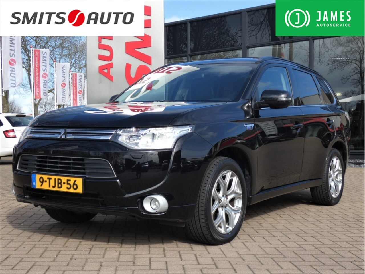 Mitsubishi Outlander - 2.0 PHEV Instyle + | Open dak | Afn.trekhaak - AutoWereld.nl