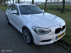 BMW 1-serie - 114i High Exe. Xenon, Leer, Stoelverw., Navi