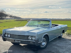 Lincoln Continental - Convertible BJ1966 met Suicide Doors