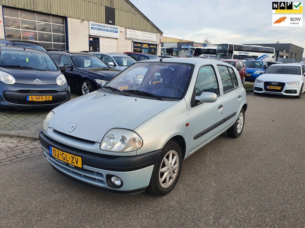 Renault Clio - 1.4-16V RXE Automaat Airco Bj:2001 NAP! - AutoWereld.nl