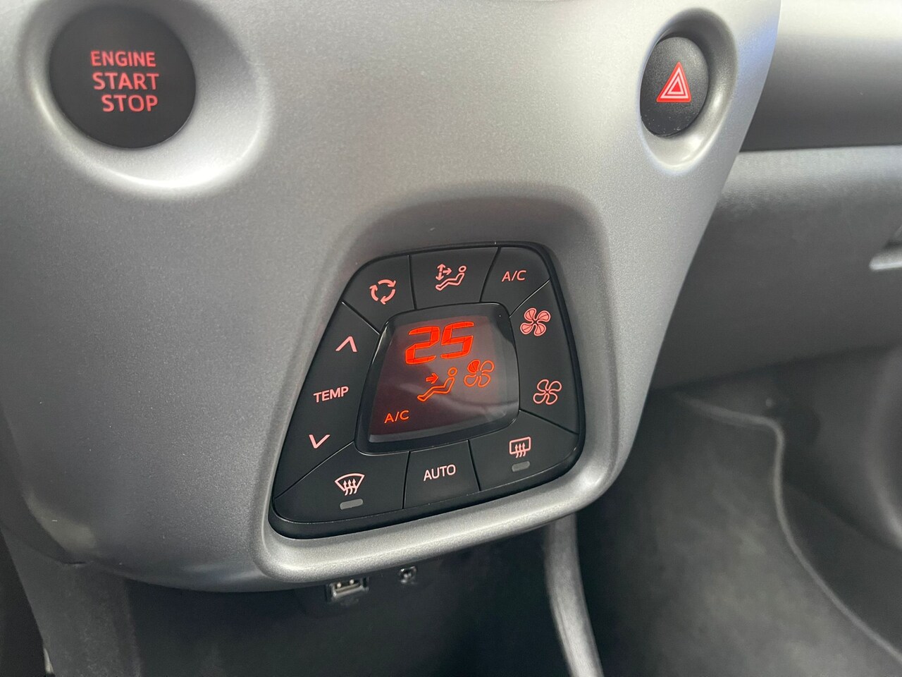 Toyota Aygo 1.0 VVTi xcite 2e eigenaar /Startstop systeem / navigatie / achteruitrijcamera