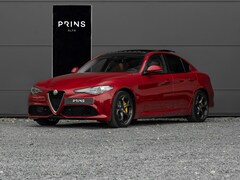 Alfa Romeo Giulia - 2.0T 300pk Competizione | Panoramadak | Harman/Kardon | Rosso Competizione | Carplay | NL