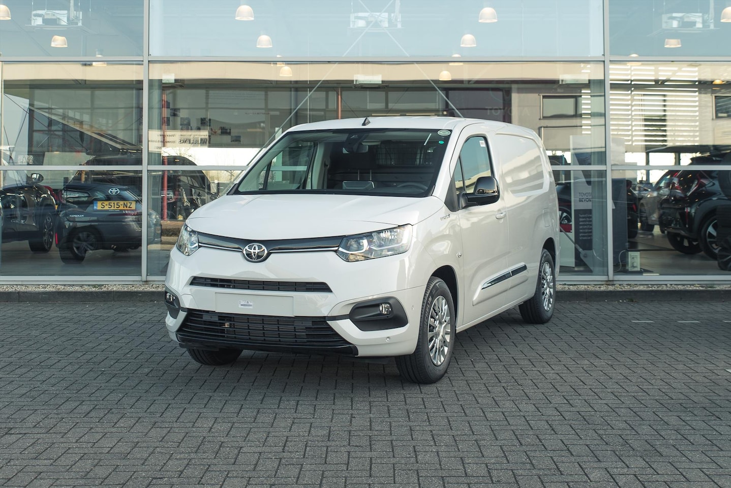 Toyota ProAce City - Long Range 50kWh Aut Prof I Safety Pakket - AutoWereld.nl