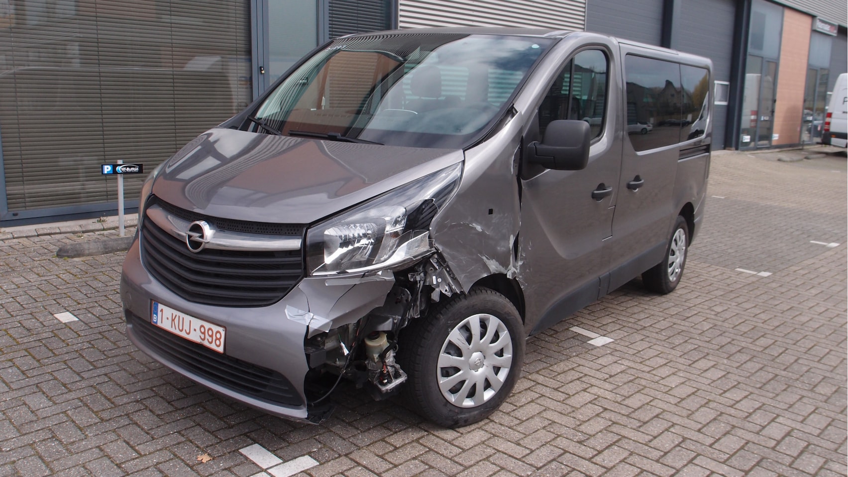 Opel Vivaro Combi - 1.6 CDTI L1H1 Combi Edition EcoFlex rijdende schade - AutoWereld.nl