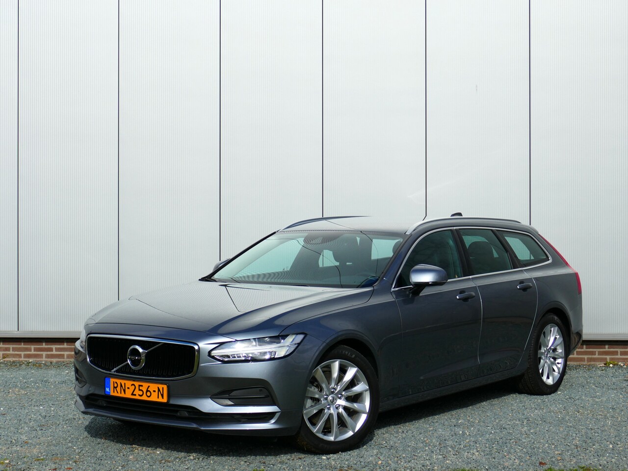 Volvo V90 - T5 Momentum Lederen bekleding / Navigatie / Stoelverwarming - AutoWereld.nl