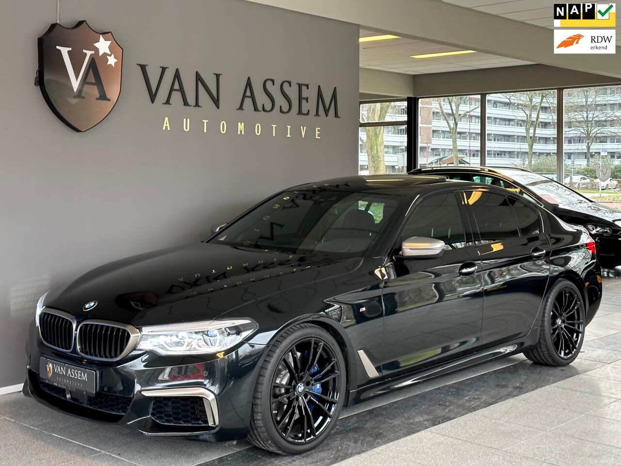 BMW 5-serie - M550i xDrive High Executive • Lane Assist • Virtual cockpit - AutoWereld.nl