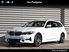 BMW 3-serie Touring - 330e xDrive Luxury Line / Panoramadak / Elektrische voorstoelen / Comfort Access