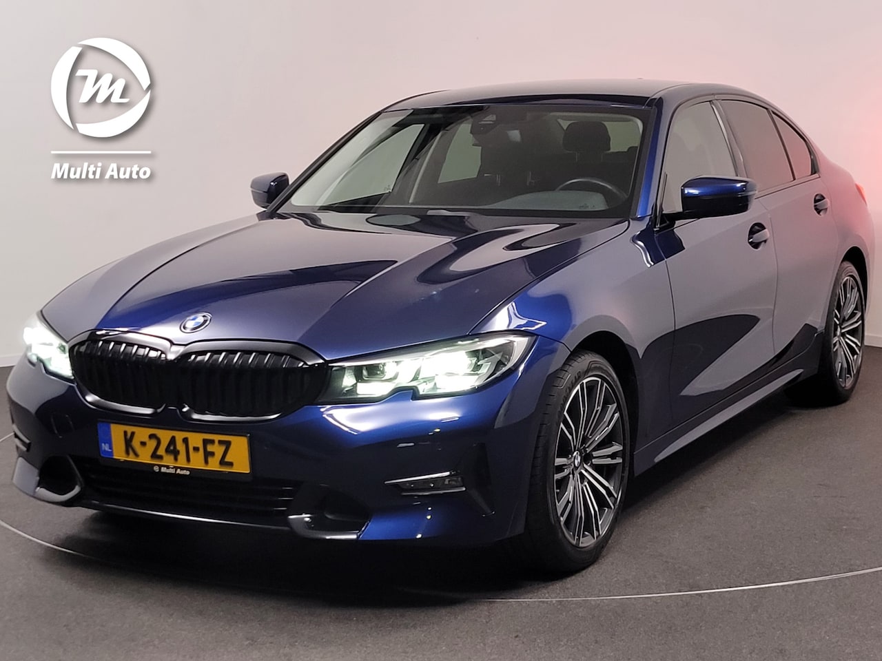 BMW 3-serie - 330i Sport Line 259pk | Live Cockpit | Apple Carplay | LED Koplampen| LM 18"| - AutoWereld.nl