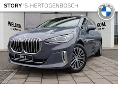 BMW 2-serie Active Tourer - 225e xDrive Luxury Line Automaat / Panoramadak / Trekhaak / Adaptieve LED / Driving Assist
