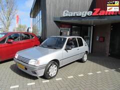 Peugeot 205 - 1.1 Forever met unieke kilometerstand