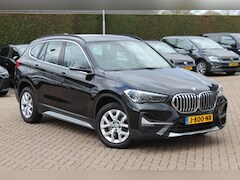BMW X1 - sDrive18i High Executive / Trekhaak / Leder / Parkeerhulp V+A / Navigatie / Stoelverwarmin