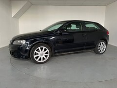 Audi A3 - 1.6 Attraction Airco, LMV, Trekhaak, Cruise control