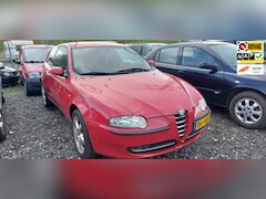 Alfa Romeo 147 - 2.0 T.Spark Distinctive LET OP Bak Defect