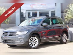 Volkswagen Tiguan - 1.5 TSI Life Business 150pk Navigatie/Camera/Trekhaak