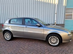 Alfa Romeo 147 - 2.0 T Spark Distinctive