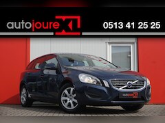 Volvo V60 - 1.6 T3 Kinetic | Navigatie | Climate | Cruise | Trekhaak |