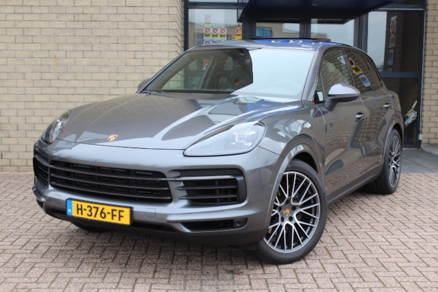 Porsche Cayenne - 3.0 E Hybrid-PANORAMA-LUCHTVERING-SPORT CHRONO-ADAP. STOELEN-ZEER COMPLEET - AutoWereld.nl