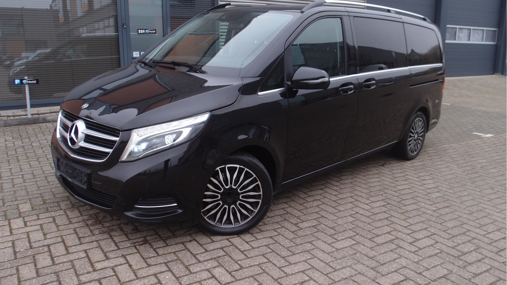 Mercedes-Benz V-klasse - 220d Lang Exclusive 190pk 8-pers belgisch kenteken - AutoWereld.nl