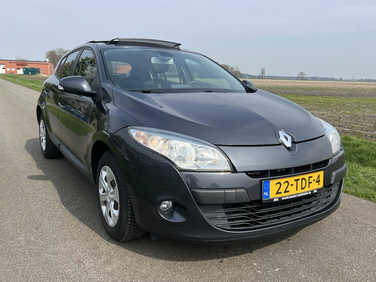 Renault Mégane - 1.6 Expression NAVI / SCHUIFDAK / ECC / CRUISE - AutoWereld.nl