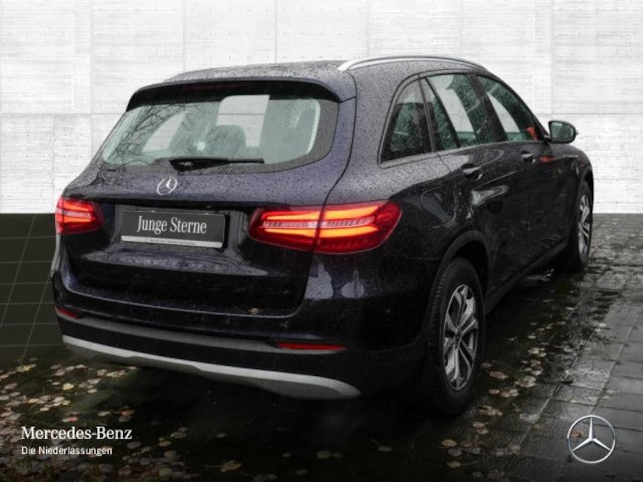 MercedesBenz GLCklasse 250 4MATIC Pano Trekhaak 24 mnd Junge Sterne garantie 2018 Benzine MercedesBenz GLCklasse 250 4MATIC Pano Trekhaak 24 mnd Junge Sterne garantie 2018 Benzine