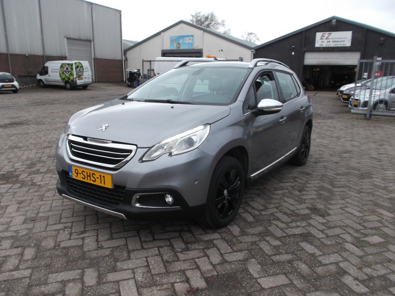 Peugeot 2008 - 1.2 VTi Allure Pack Premium Plus airc navi half leer - AutoWereld.nl