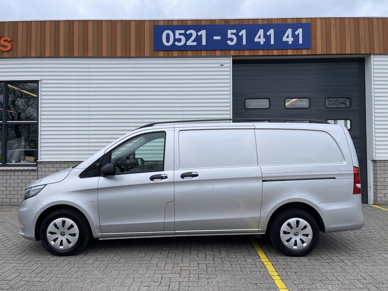 Mercedes-Benz Vito - 111 CDI Functional Lang L2H1 / rijklaar € 20.950 ex btw / lease vanaf € 437 / airco / crui - AutoWereld.nl