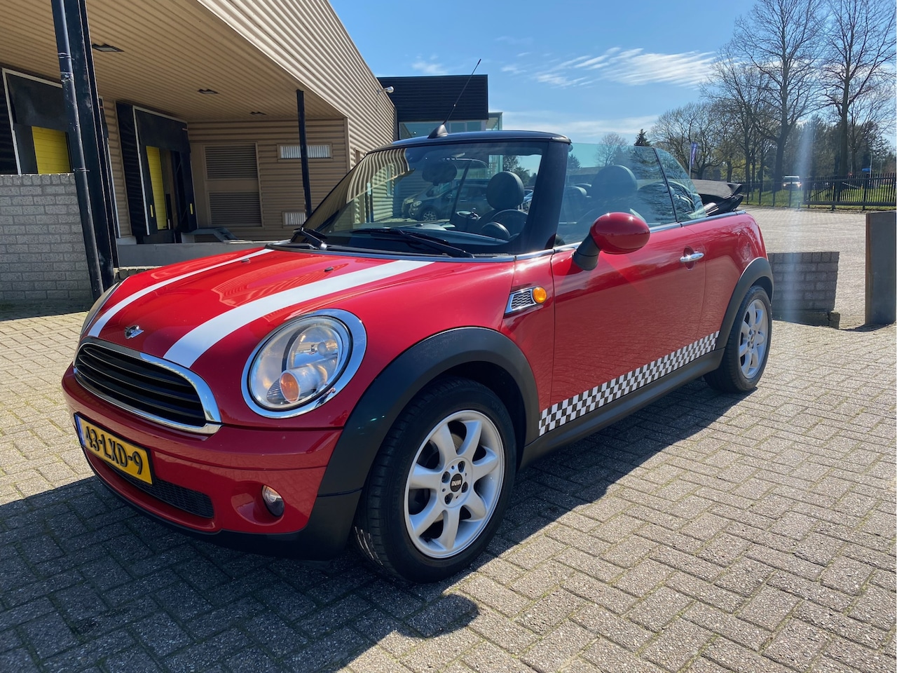 MINI Cabrio - 1.6 One 50th Anniversary [ leer,16``lmv,pdc ] - AutoWereld.nl