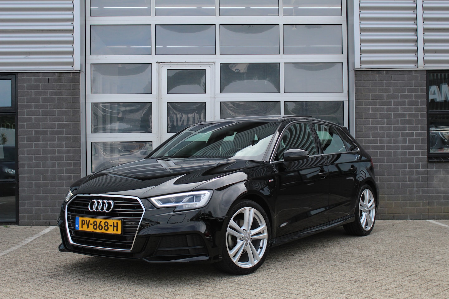 Audi A3 Sportback - 1.0 TFSI Sport S-Line Edition / Climate / Navigatie / Panoramadak / PDC / N.A.P. - AutoWereld.nl