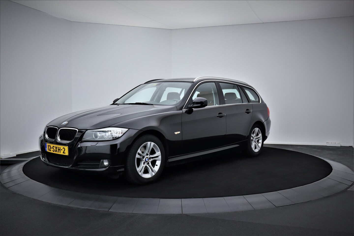 BMW 3-serie Touring - 318i Luxury Line XENON/NAVI/CLIMA/LEDER/STOELVERW./PDC/TREKHAAK/LMV - AutoWereld.nl