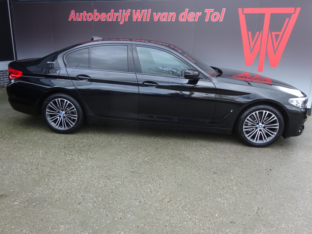 BMW 5-serie - 530e iPerformance SPORTLINE | DIGI DASH | M-SPORT | NAVI PROF | SHADOW | BTW-AUTO!! - AutoWereld.nl