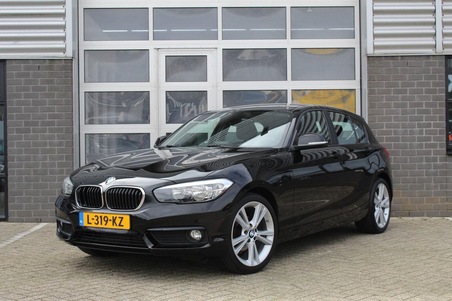 BMW 1-serie - 116i Executive / 18" LMV / Cruise / Stoelverwarming - AutoWereld.nl