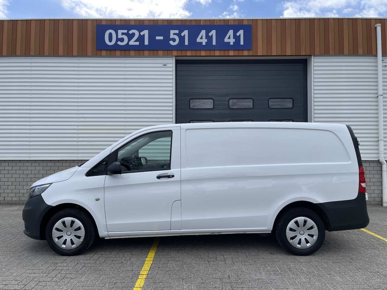 Mercedes-Benz Vito - 111 CDI Functional Lang L2H1 / rijklaar € 19.950 ex btw / lease vanaf € 431 / airco / navi - AutoWereld.nl