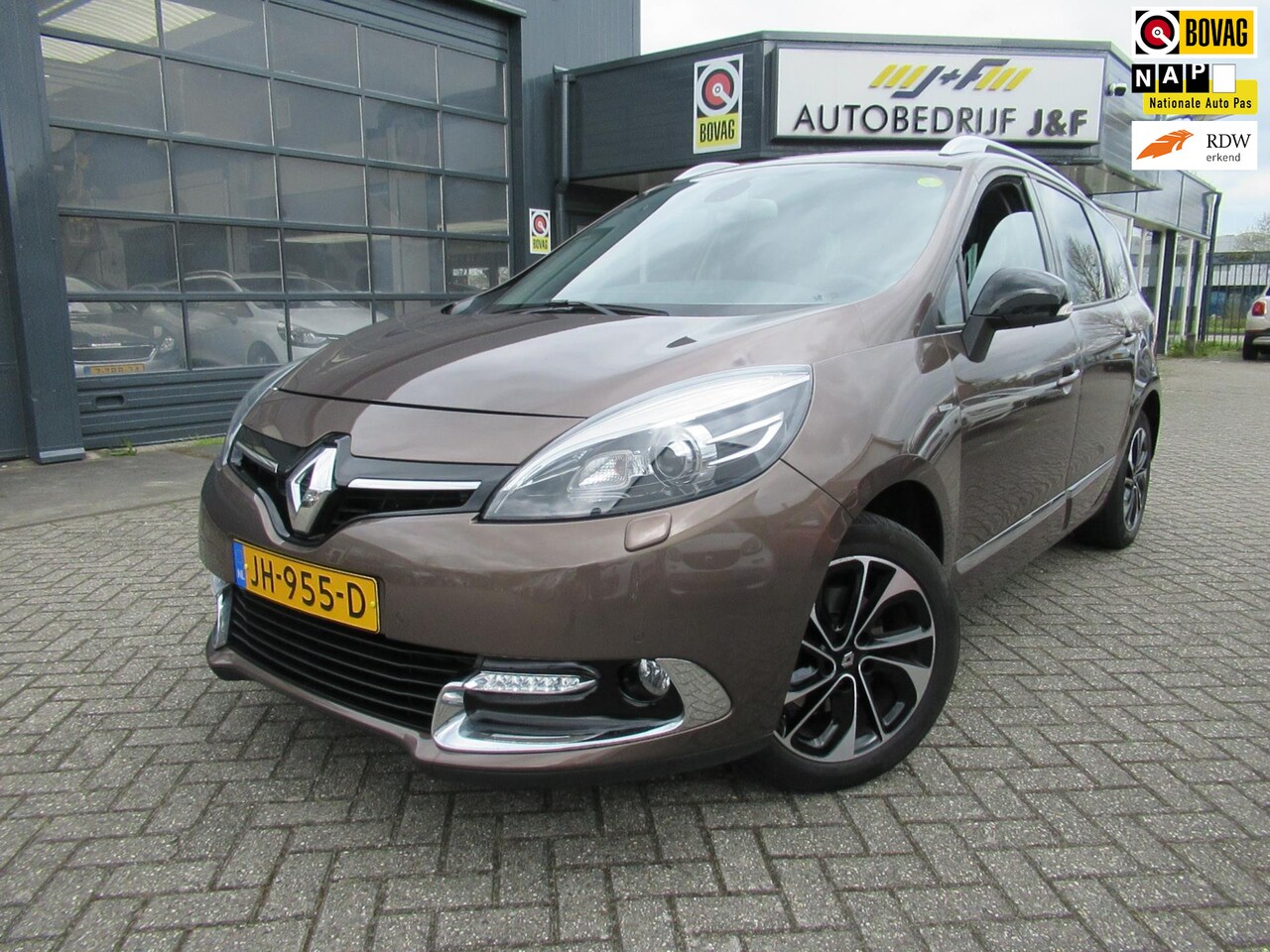 Renault Grand Scénic - 1.5 dCi Bose / AUTOMAAT / NAV / DEELS LEDER / STOELVERWARMING / NAV / LED - AutoWereld.nl