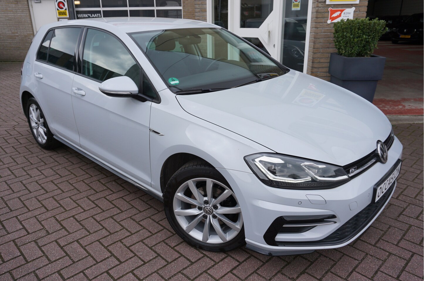 Volkswagen Golf - 1.5 TSI Highline R Automaat - AutoWereld.nl