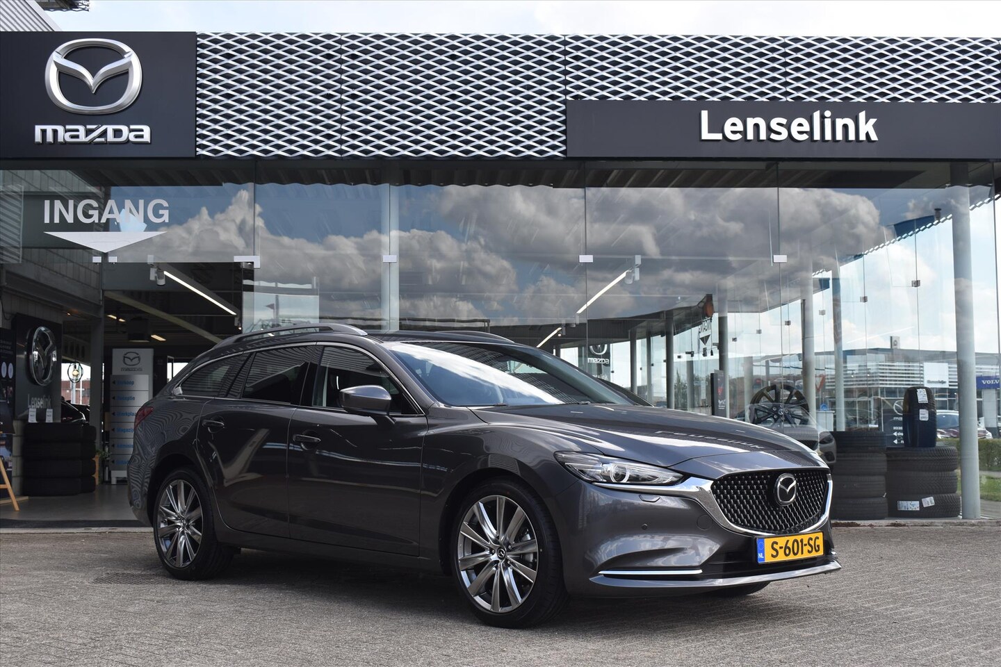 Mazda 6 Sportbreak - 2.0 SKYACTIV-G 165PK Automaat Exclusive-Line & Comfort pakket | Leer | BOSE | Navi | Stoel - AutoWereld.nl