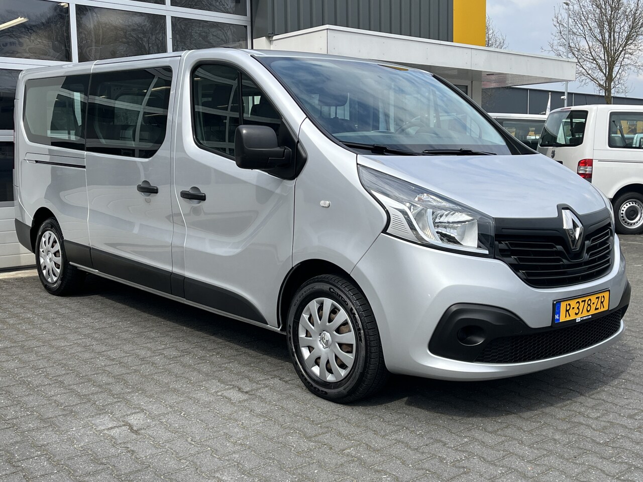 Renault Trafic Passenger - 8-9 persoons 1.6 dCi Grand Expression Energy BTW / BPM vrij marge Lengte 2 Airco Cruise co - AutoWereld.nl