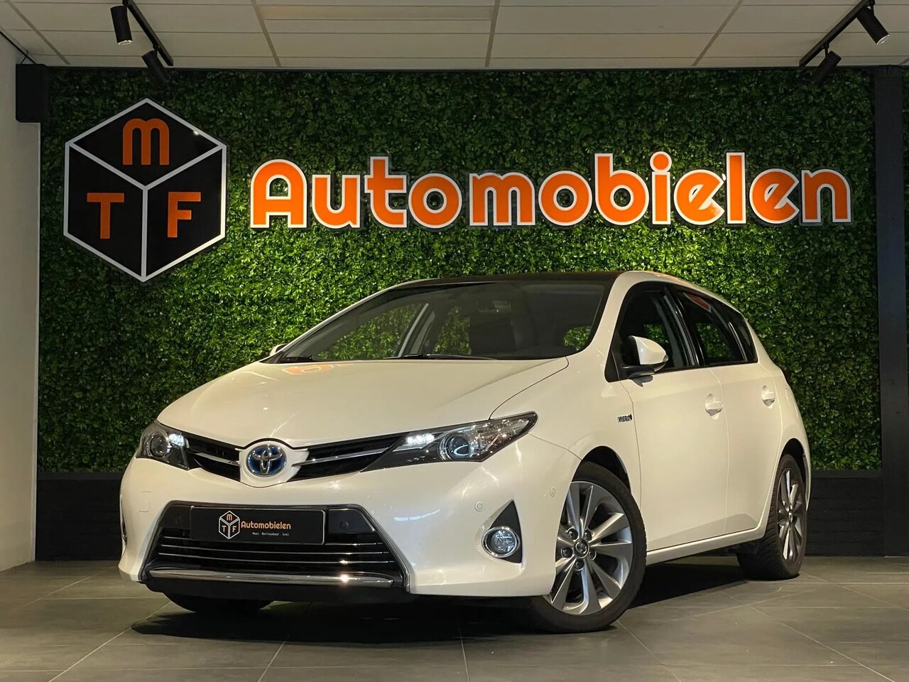 Toyota Auris - 1.8 Full Hybrid Executive Business 1.8 Full Hybrid Executive Business - AutoWereld.nl