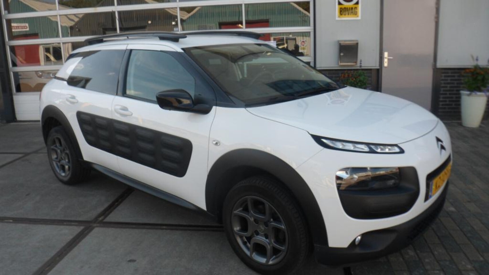 Citroën C4 Cactus - 1.2 PureTech Shine 1.2 PureTech Shine - AutoWereld.nl