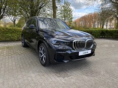 BMW X5 - xDrive45e M-Sport / Innovation Pack / Panorama-Schuifkandeldak / M-Light Shadow Line / 1.5