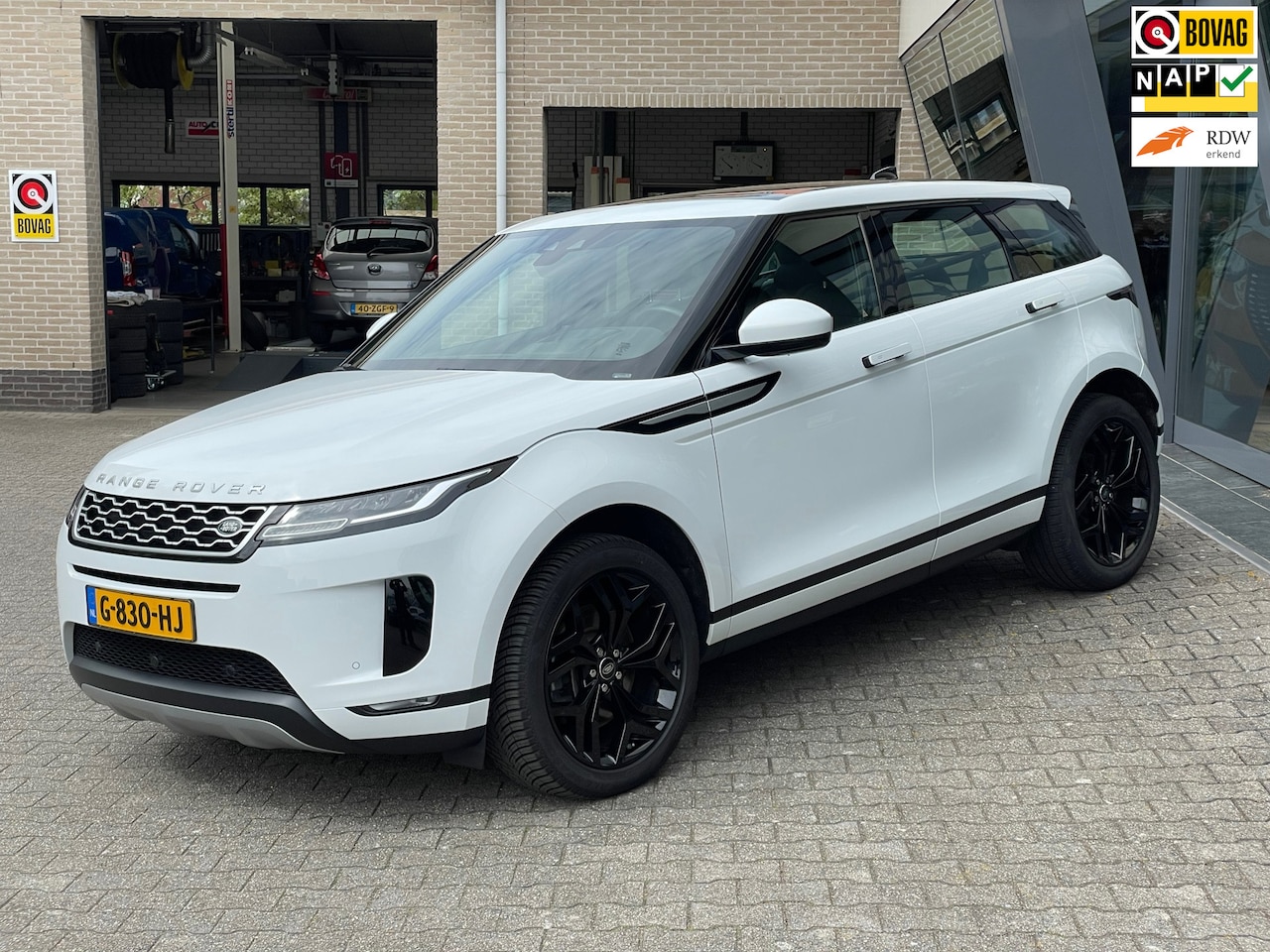 Land Rover Range Rover Evoque - 2.0 P200 AWD R-Dynamic Pano Dak Head Up - AutoWereld.nl