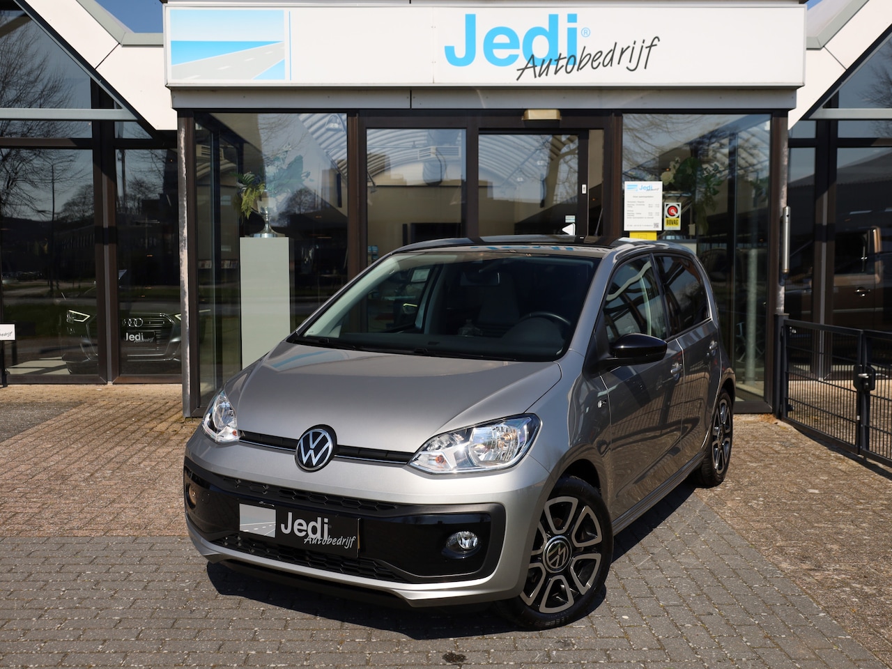 Volkswagen Up! - R line 5drs 1.0 48kw/65pk - AutoWereld.nl