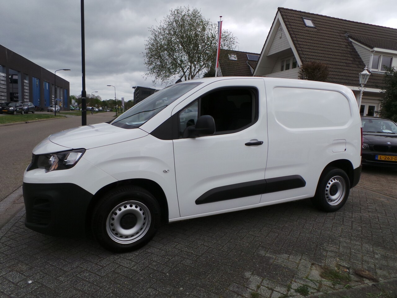 Peugeot Partner - 1.6 BlueHDI Pro Schuifdeur Airco,Cruise,El ramen - AutoWereld.nl