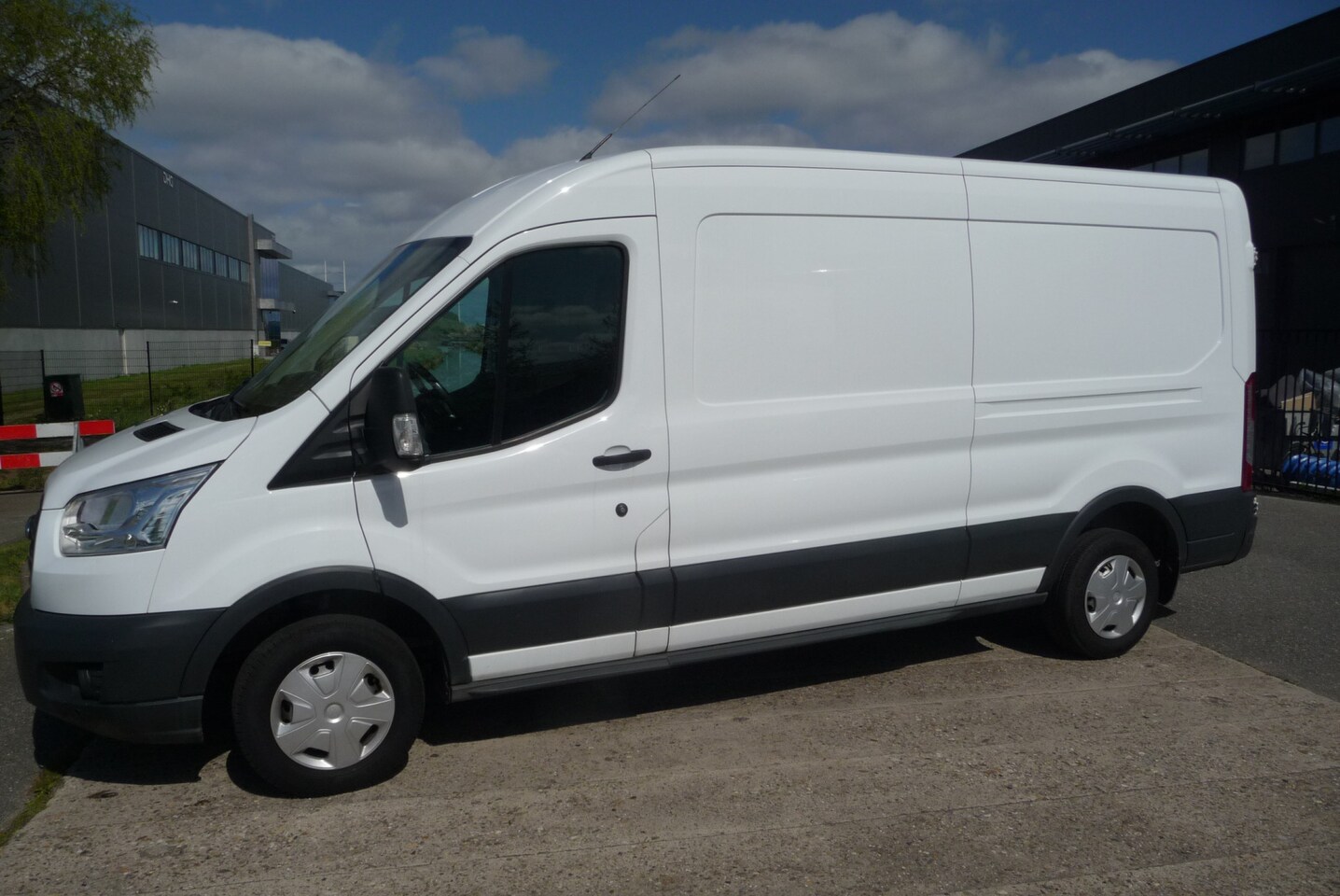 Ford Transit - 310 2.0 TDCI L3H2 Ambiente 310 2.0 TDCI L3H2 Ambiente - AutoWereld.nl