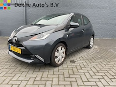 Toyota Aygo - 1.0 VVT-i x-play / AIRCO / CAMERA / BLUETOOTH / ELEC. PACK