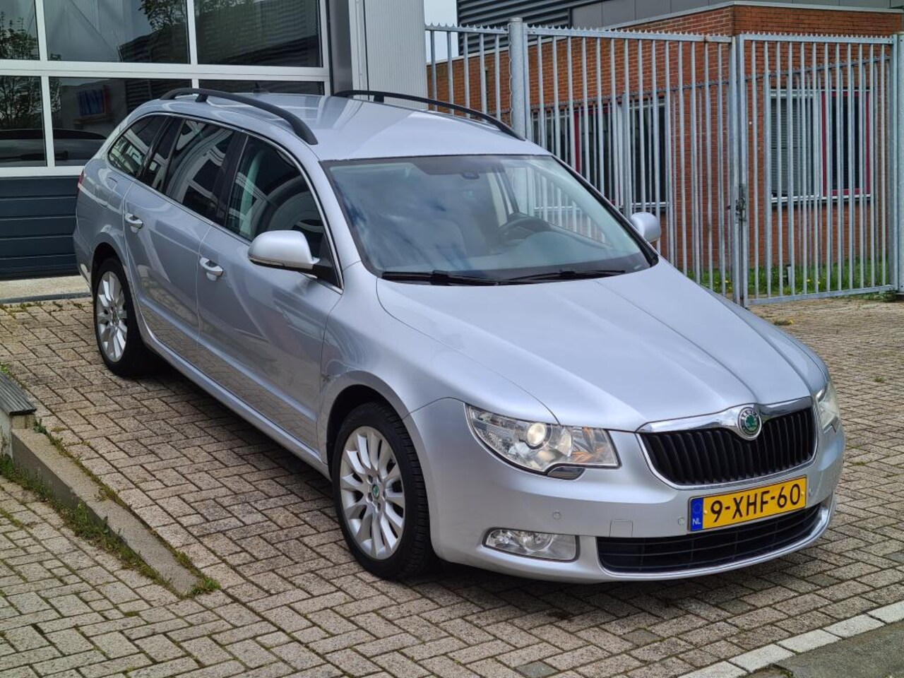 Skoda Superb Combi - 2.0 TDI Elegance Business Line 2.0 TDI 140pk Elegance Businessline - AutoWereld.nl