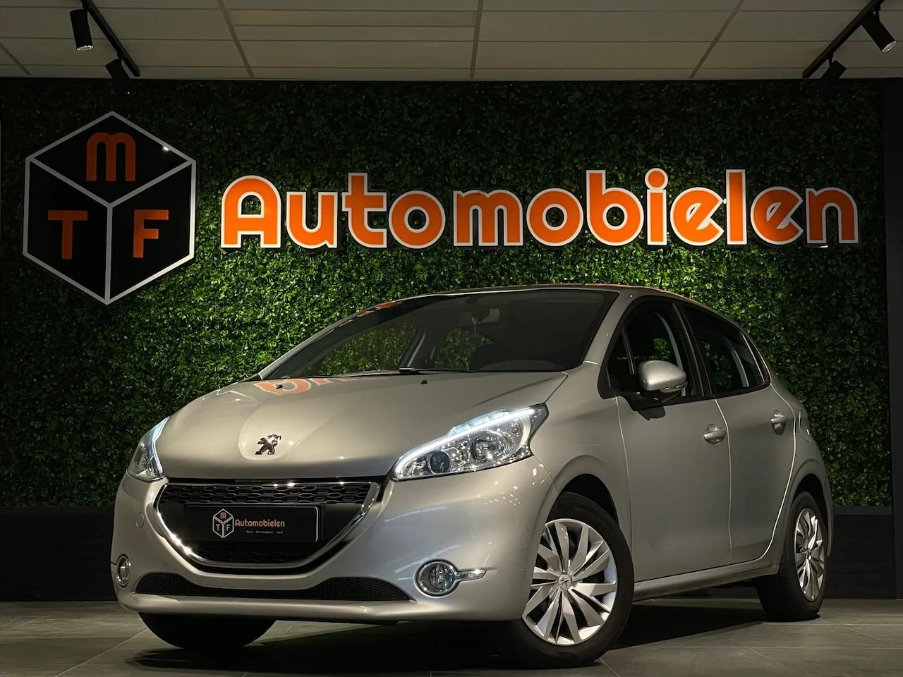 Peugeot 208 - Allure 1.2 VTI PureTech - AutoWereld.nl